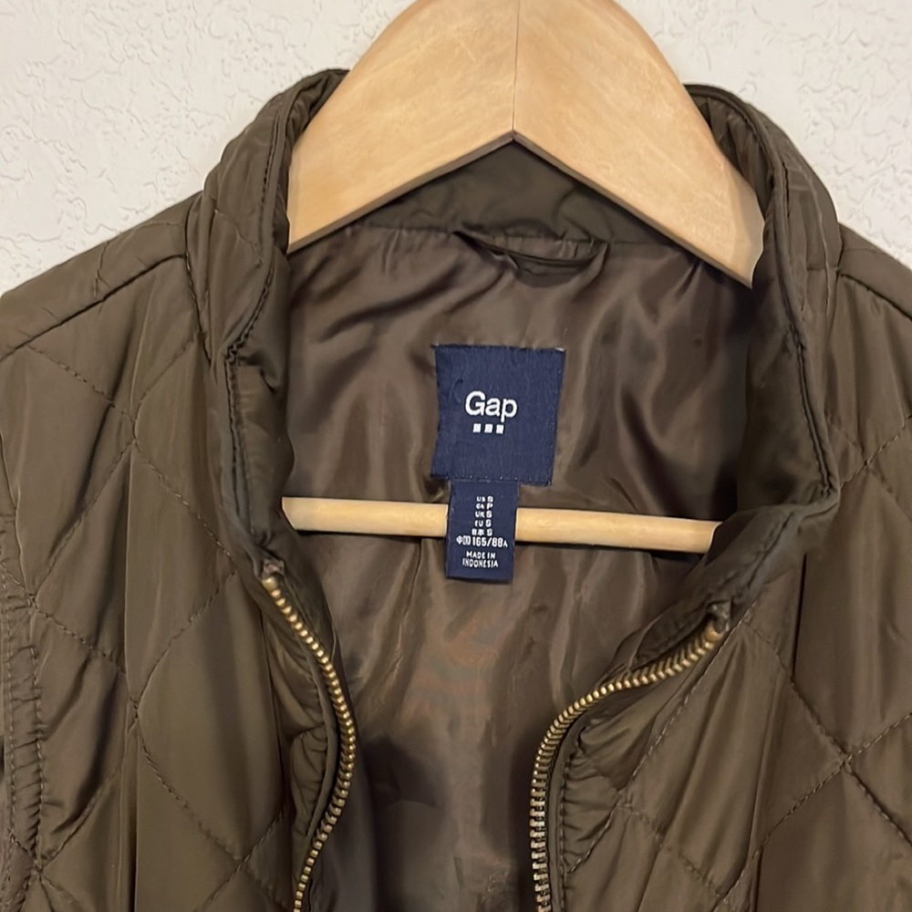 Gap quilted vest